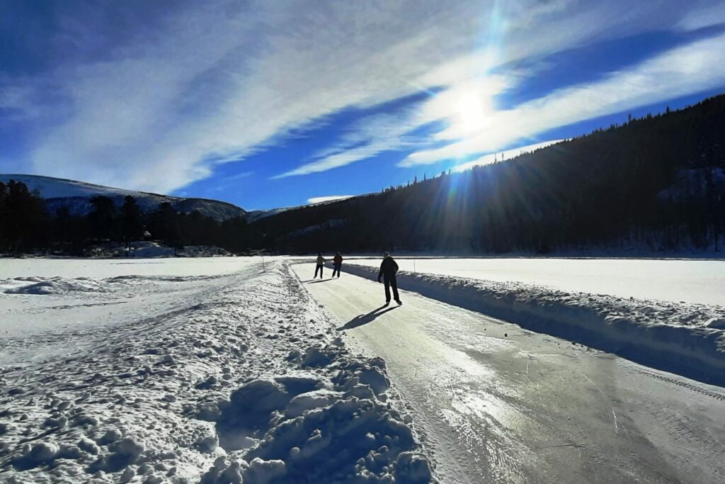 Ice skating - Rondane River Lodge